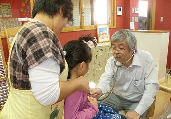 園児 内科健診の様子